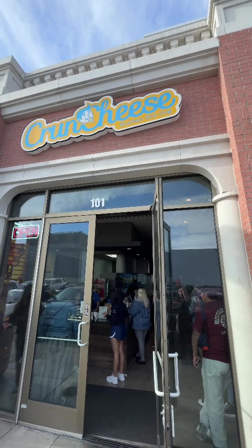 Entrance and Cruncheese sign at the Las Vegas Chinatown location